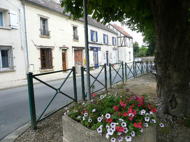 Montjay-la-Tour, Un café « presque » vrai